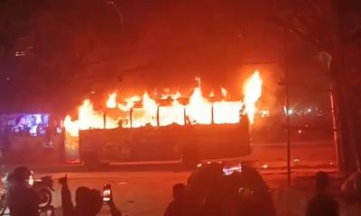 বাড্ডায় চলন্ত বাসে আগুন