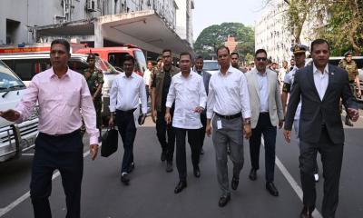 সঠিক সময়ে কর্মকর্তাদের উপস্থিতি নিশ্চিতে ঝটিকা পরিদর্শন