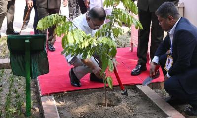 স্মৃতিসৌধের পরিদর্শন বইয়ে যা লিখলেন তারেক রহমান