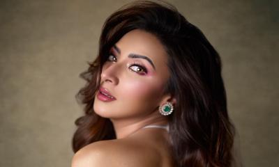 গ্ল্যামারাস লুকে চমকে দিলেন বিদ্যা সিনহা মিম