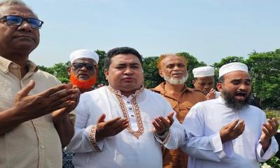 বাঞ্ছারামপুরে জুলাই আন্দোলনের শহীদদের কবরে শ্রদ্ধা নিবেদন
