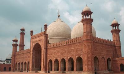 মুসলিমরা যেভাবে পবিত্র শবে বরাত পালন করেন