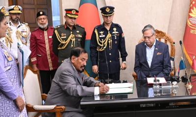 সংসদের স্পিকার হাফিজউদ্দিন ডেপুটি স্পিকার কায়সার কামাল