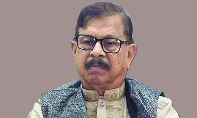 ভোটের ৩ দিন আগে নির্বাচন থেকে সরে দাঁড়ালেন মান্না